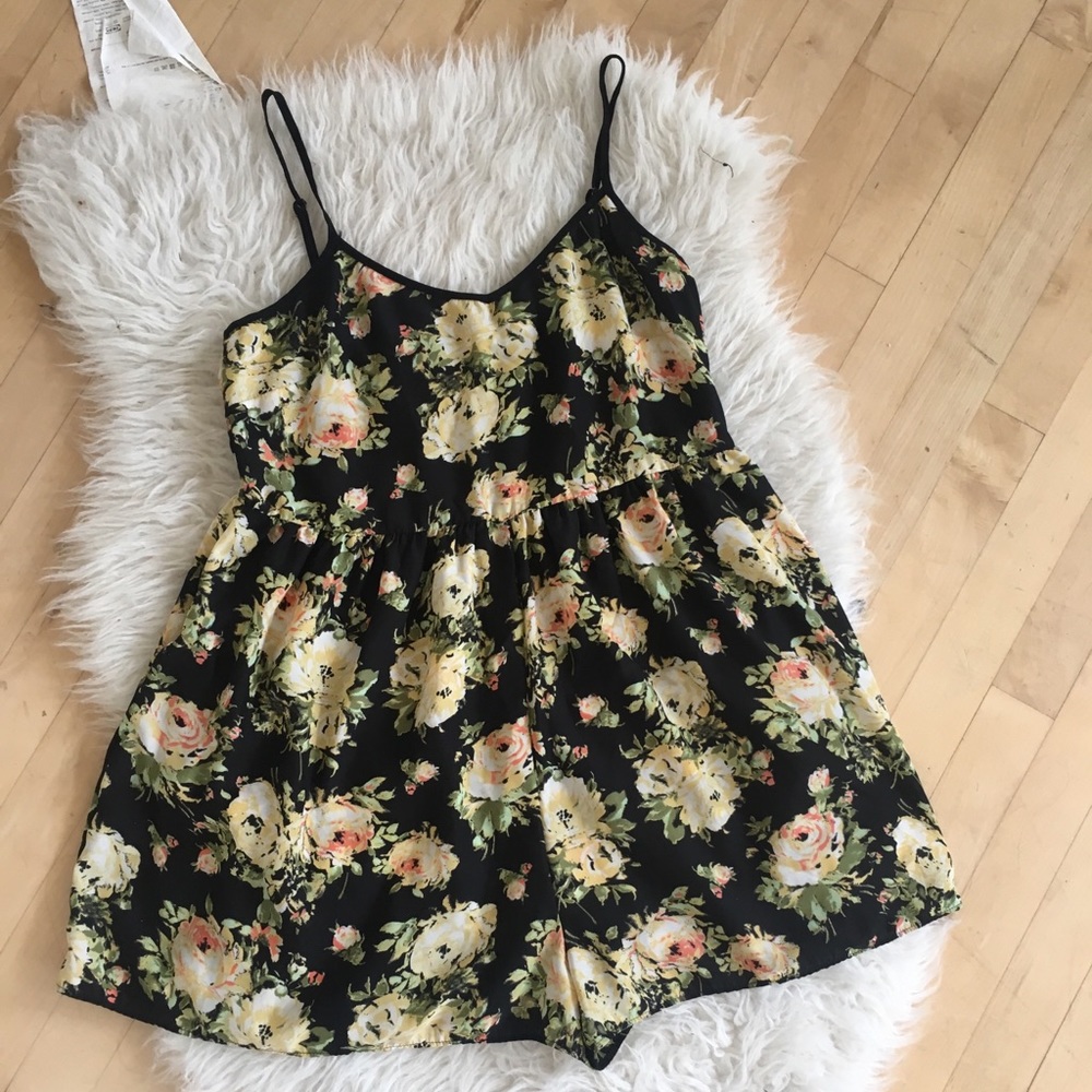 ✨Urban Outfitters Kimchi Blue Romper W/ Pockets✨